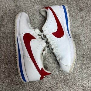 Nike Men's White and Red Sneakers with Blue Accents